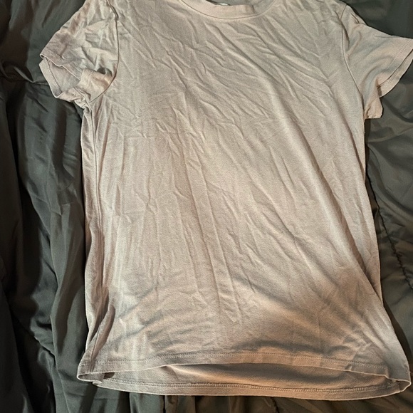 A woman’s tee - Picture 2 of 2